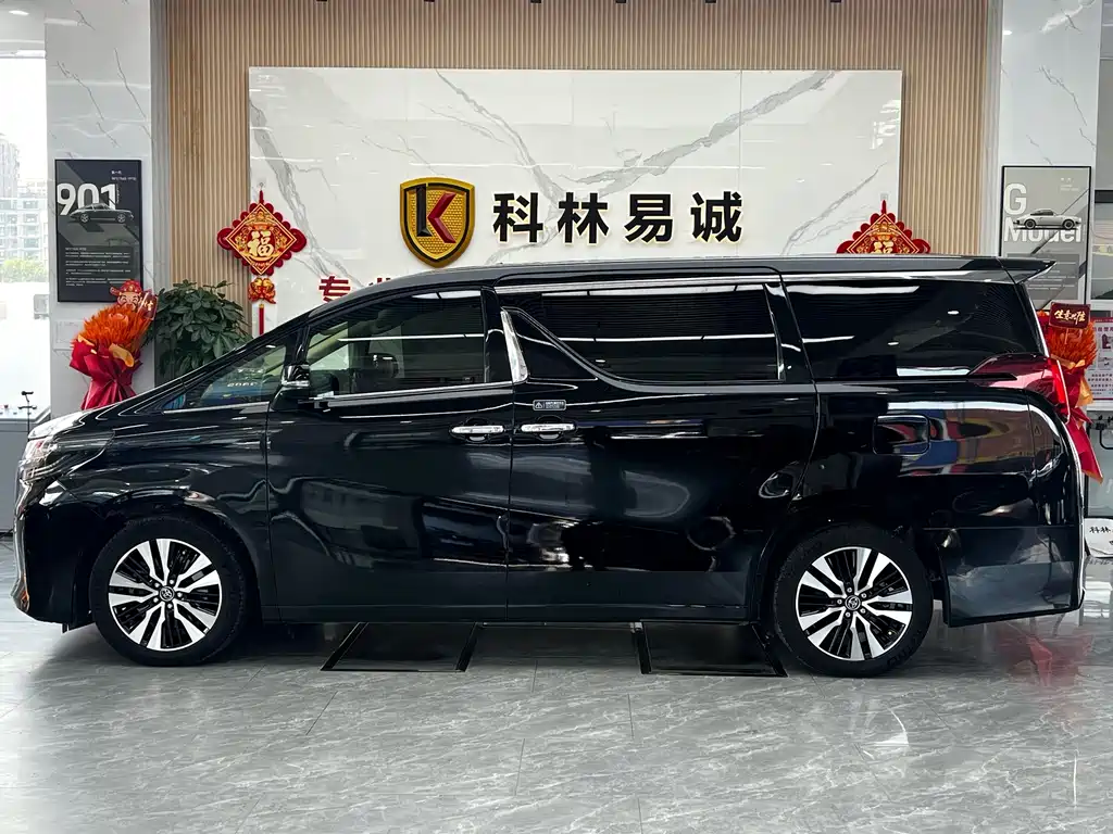 Toyota Alphard 2018 — фото 7