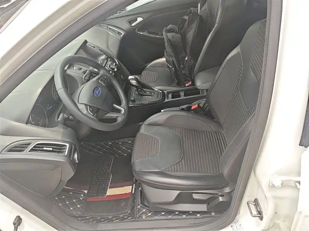 Ford Focus 2016 — фото 15