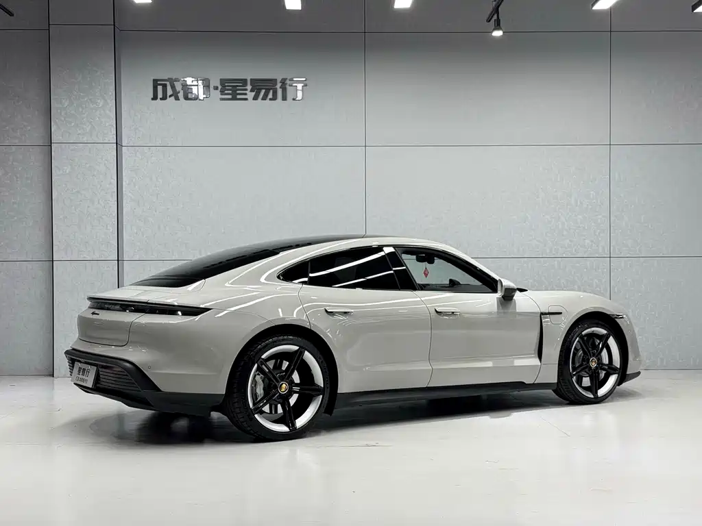 Porsche Taycan 2022