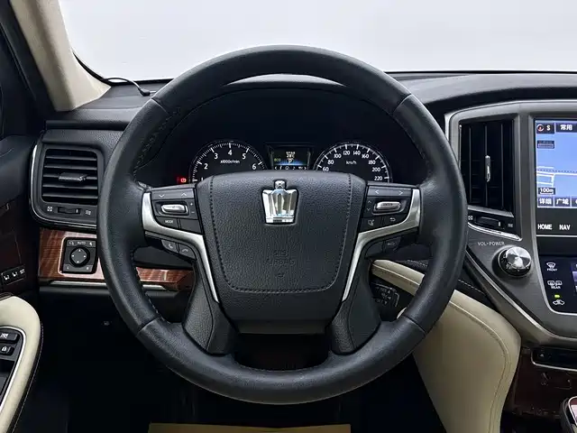 Toyota Crown 2015 — фото 11
