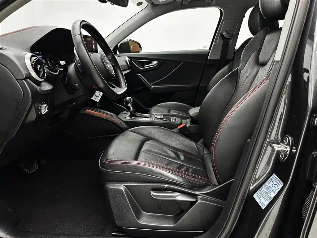 Audi Q2L 2023 — фото 11