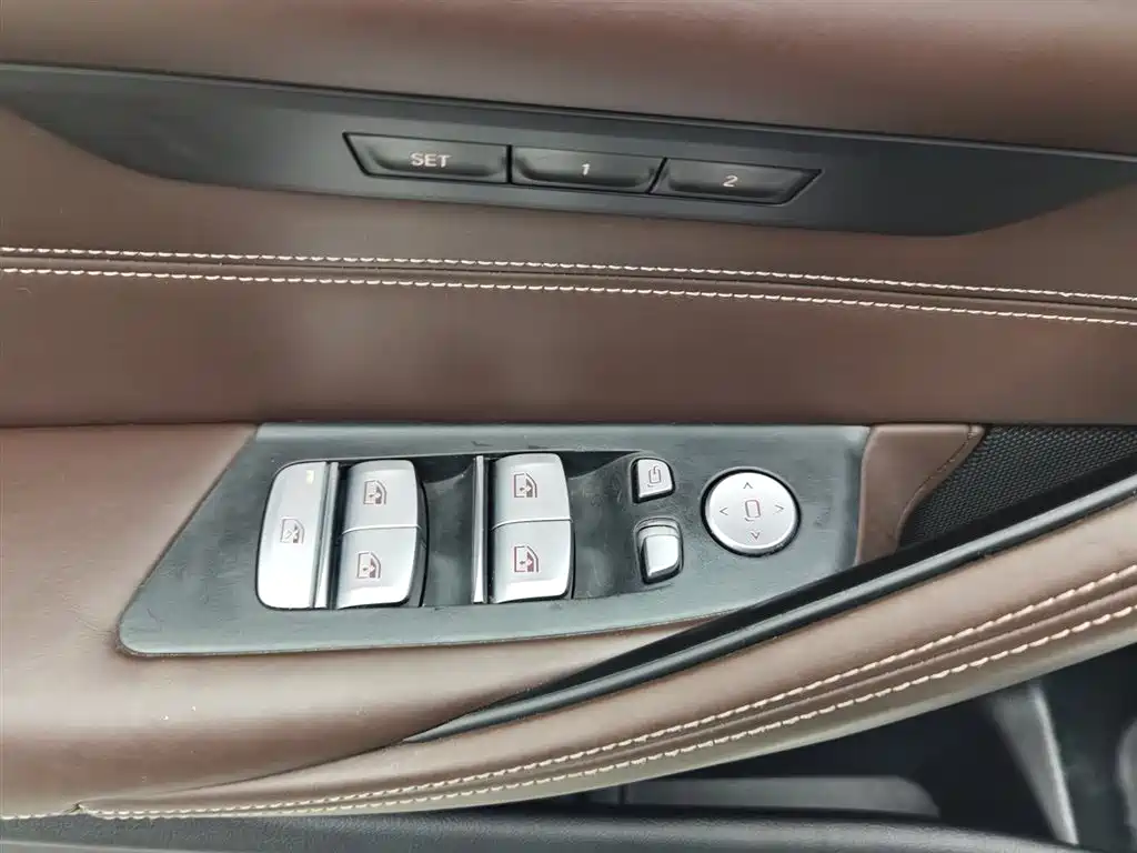 BMW 5 Series 2019 — фото 9