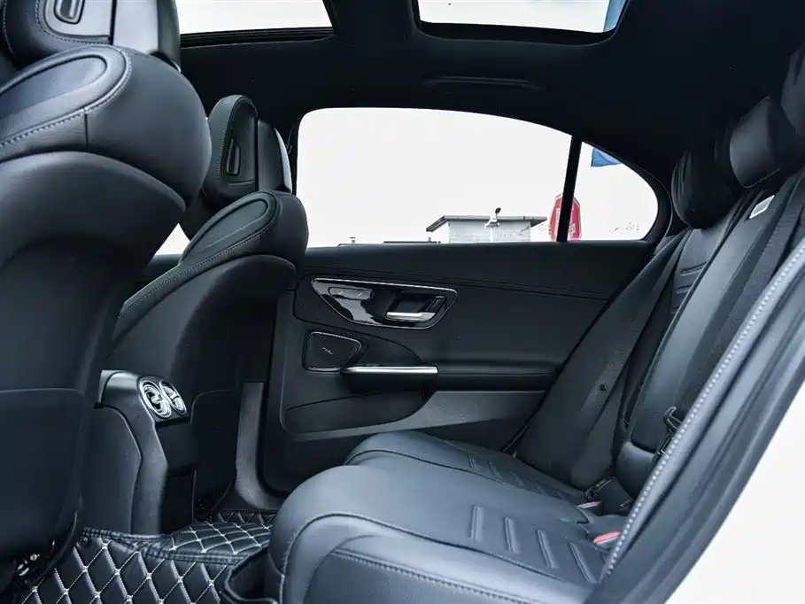 Mercedes-Benz C-Class 2023 — фото 11