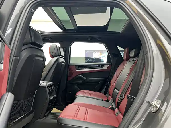 Porsche Cayenne 2025