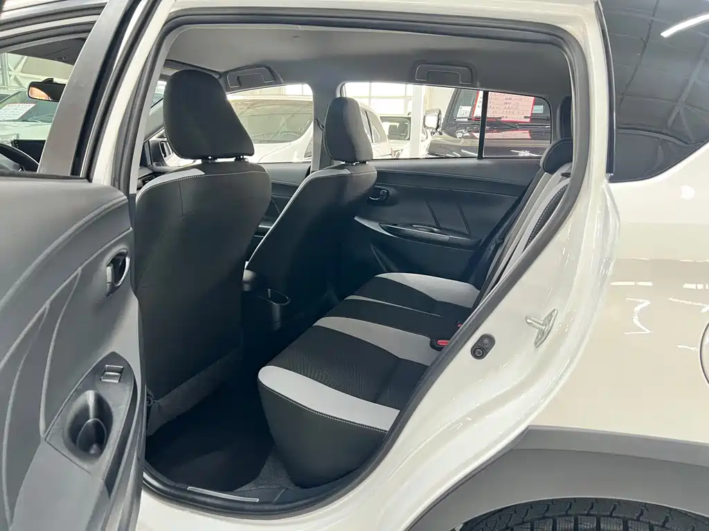 Toyota Yaris L 2023