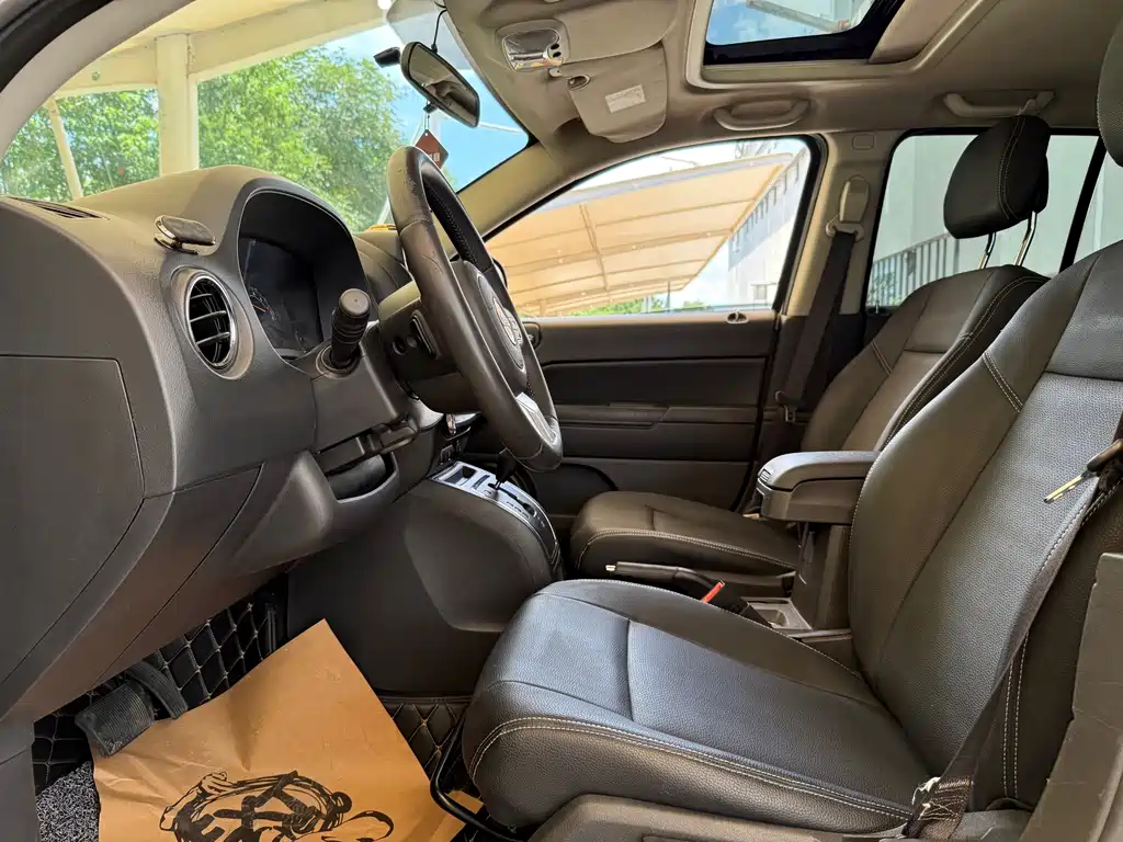 Jeep Compass 2013 — фото 8