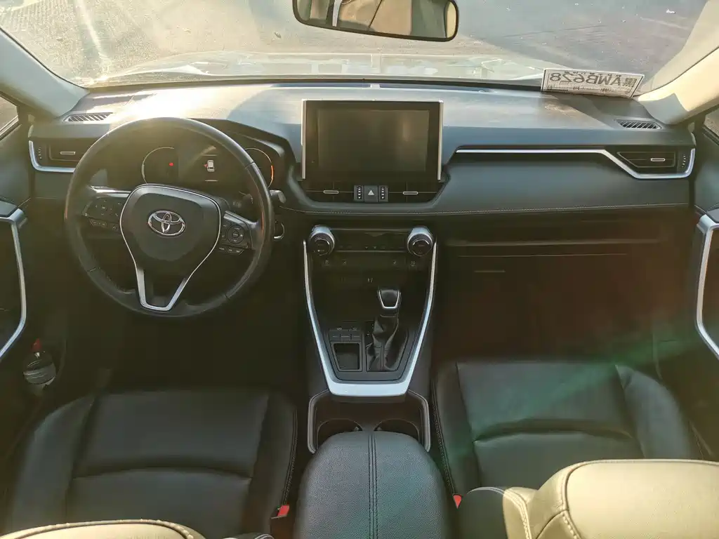 Toyota RAV4 2019 — фото 6