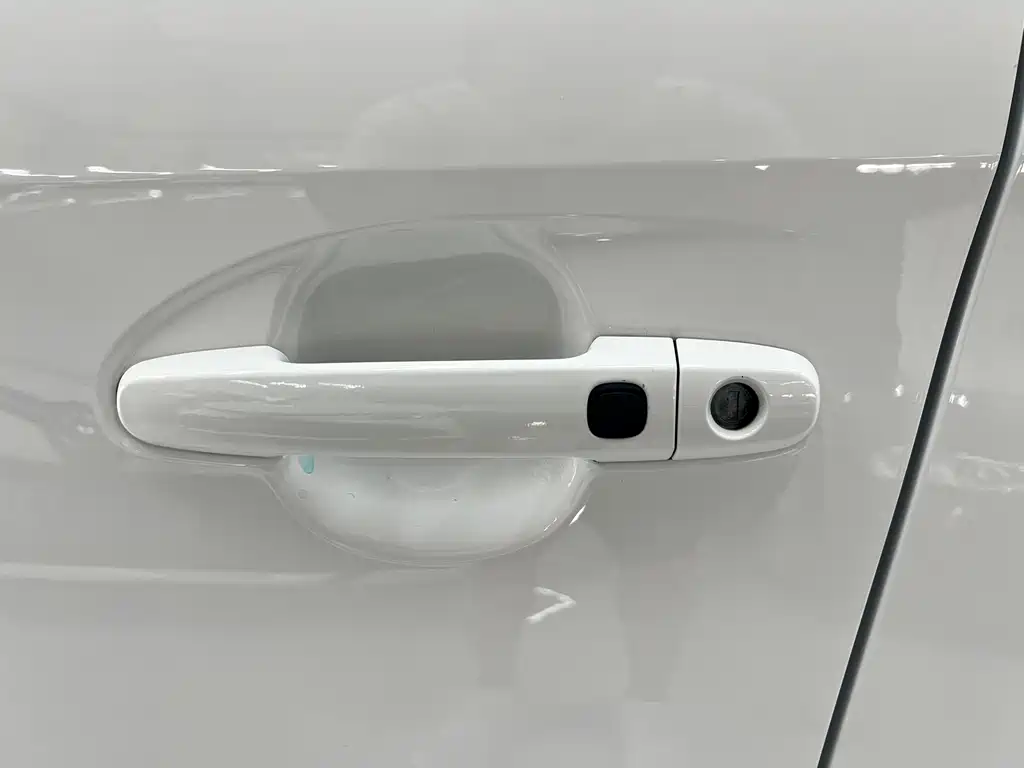 Toyota Yaris L 2023 — фото 18