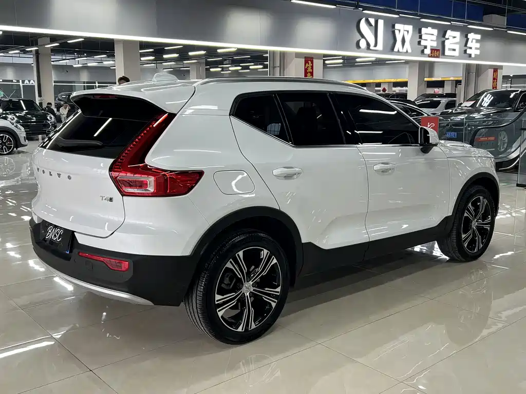 Volvo XC40 2020 — фото 8