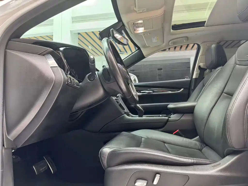 Cadillac XT5 2017 — фото 11