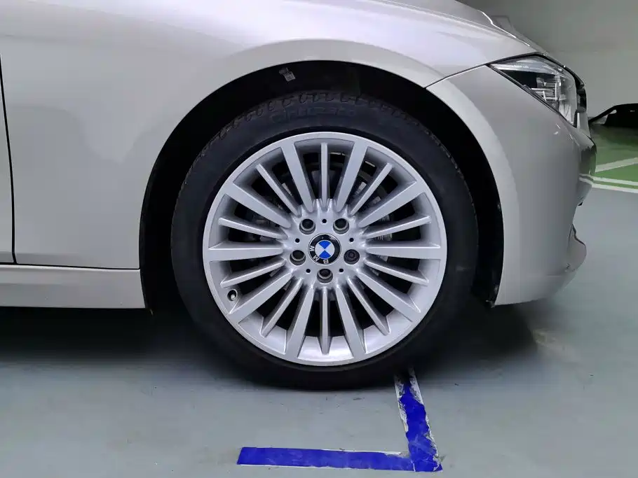 BMW 3 Series 2018 — фото 6