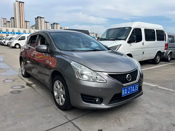 Nissan Tiida 2012