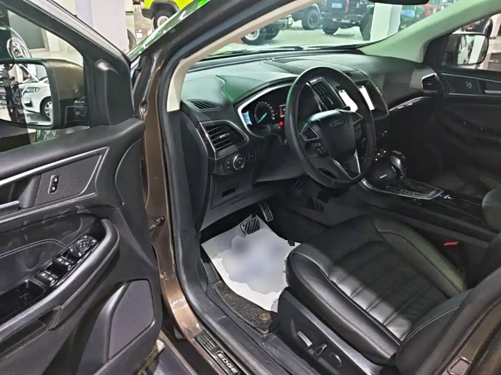 Ford Edge 2018 — фото 16