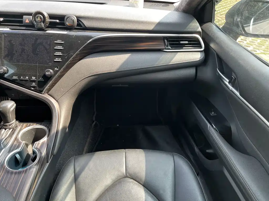 Toyota Camry 2018 — фото 18