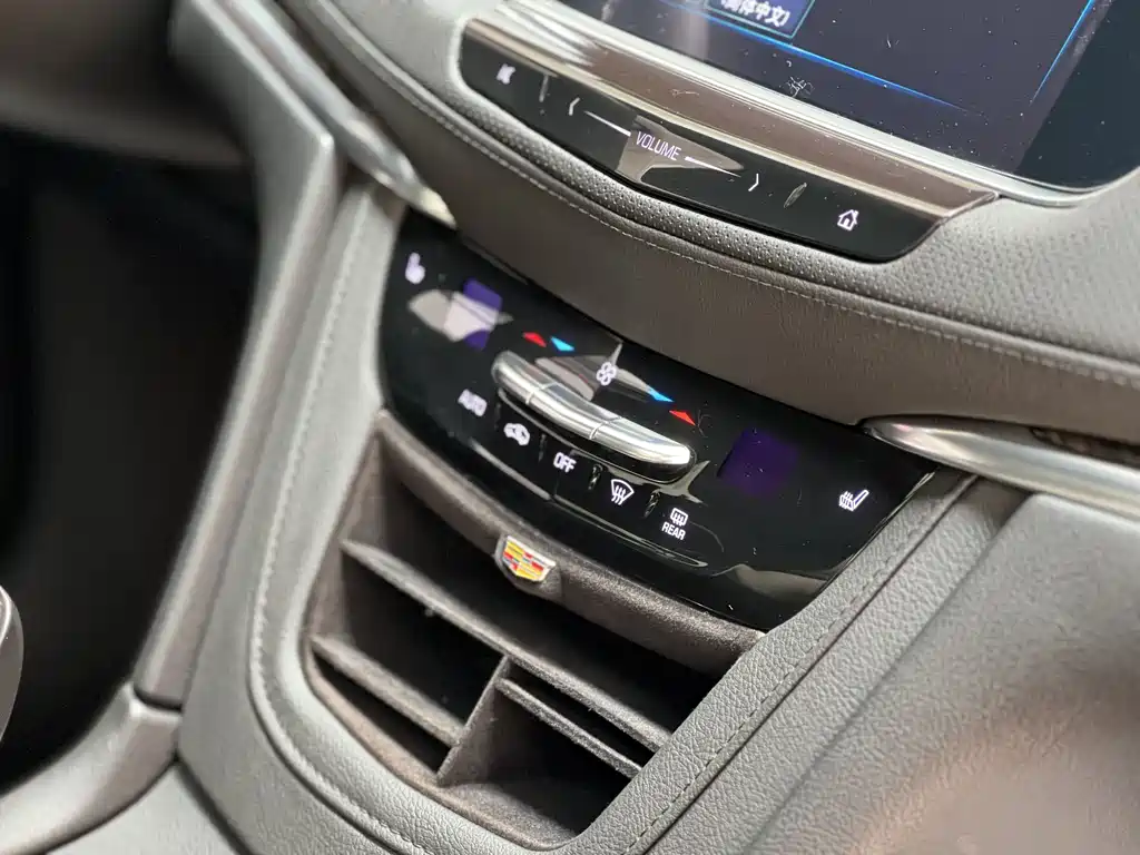 Cadillac XT5 2019 — фото 16