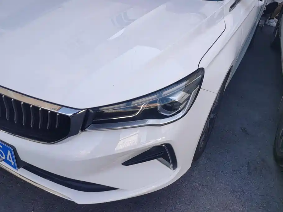 Geely Emgrand 2022