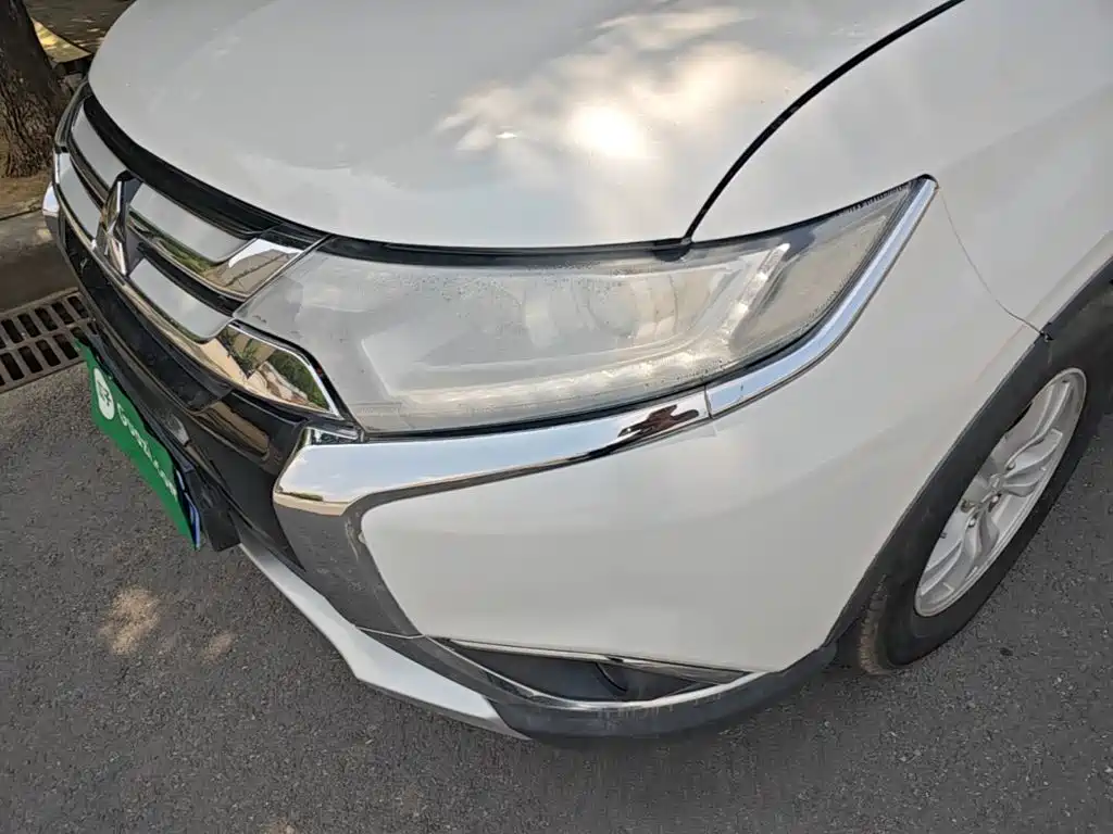 Mitsubishi Outlander 2018 — фото 18