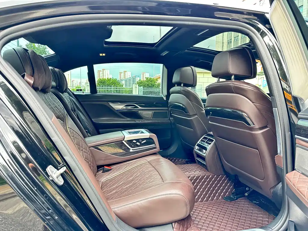 BMW 7 Series 2020 — фото 12