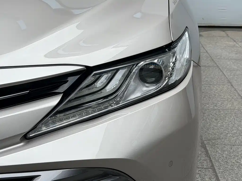 Toyota Camry 2021 — фото 6