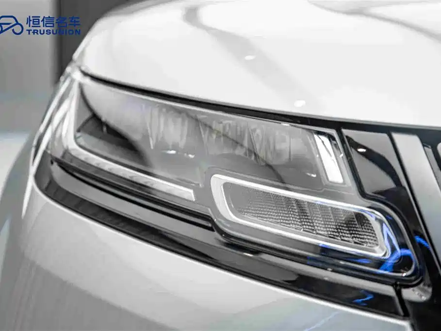 Land Rover Velar 2024 — фото 10