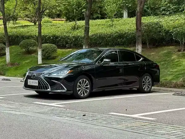 Lexus ES 2024