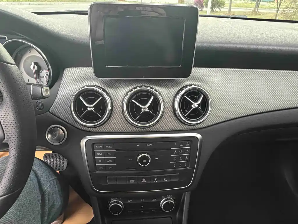 Mercedes-Benz GLA 2017 — фото 14
