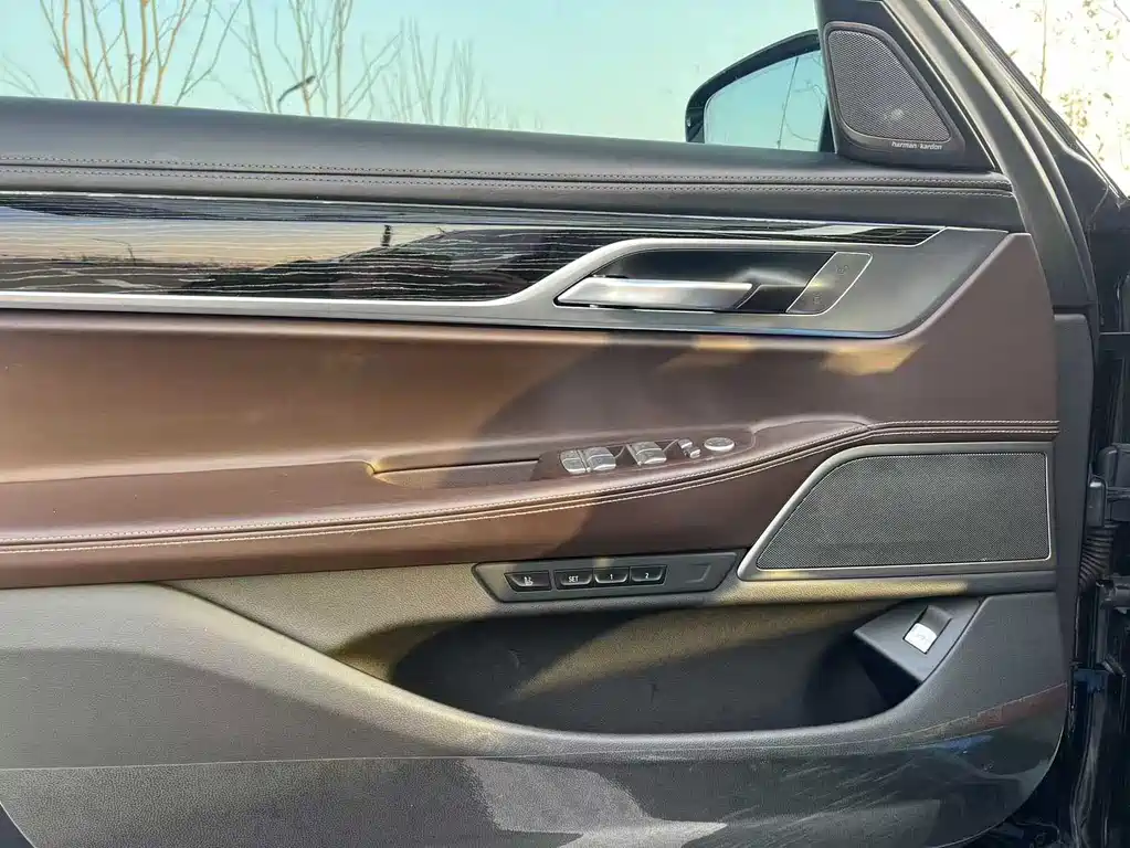 BMW 7 Series 2021 — фото 14