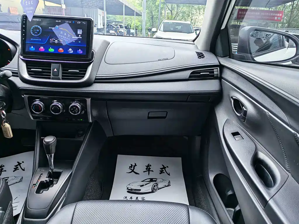 Toyota Yaris L 2022 — фото 6