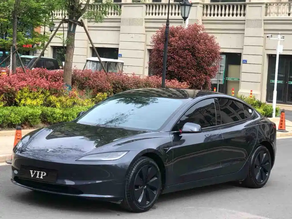 Tesla Model 3 2025 — фото 1