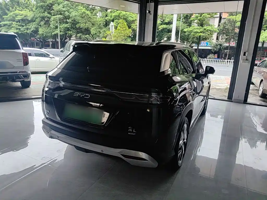 BYD L DM-i 2026 — фото 7