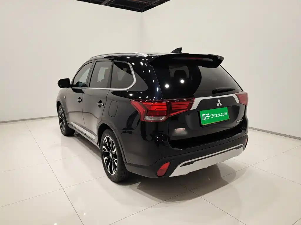 Mitsubishi Outlander 2019 — фото 4