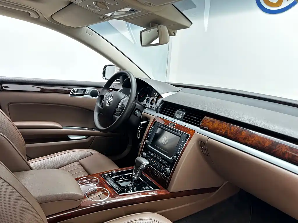 Volkswagen Phaeton 2016 — фото 17