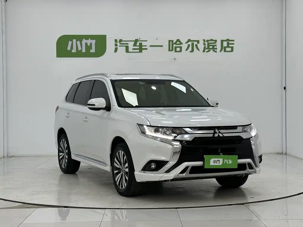 Mitsubishi Outlander 2022 — фото 3