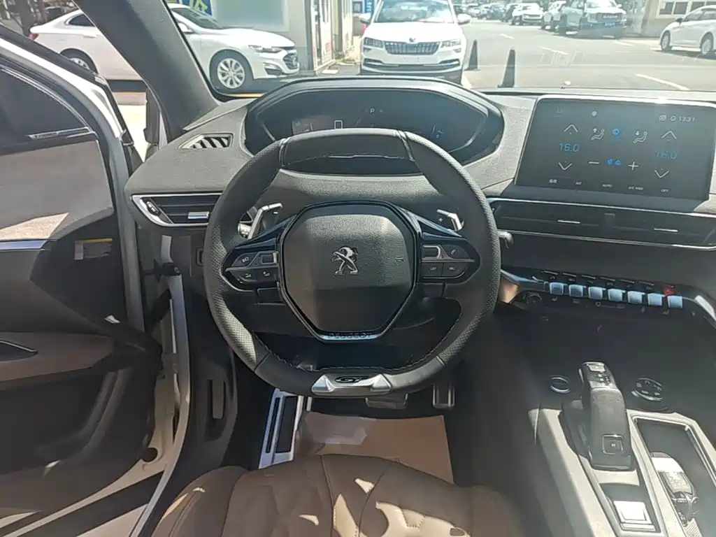 Peugeot 5008 2017 — фото 11