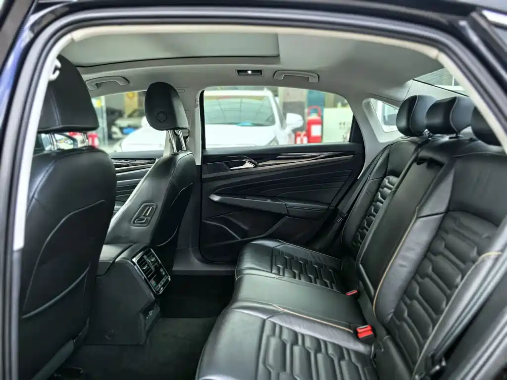 Volkswagen Passat 2020 — фото 17