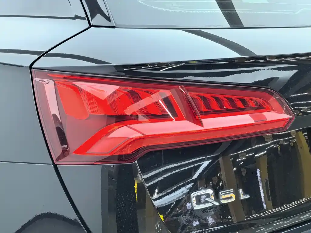 Audi Q5L 2020 — фото 13