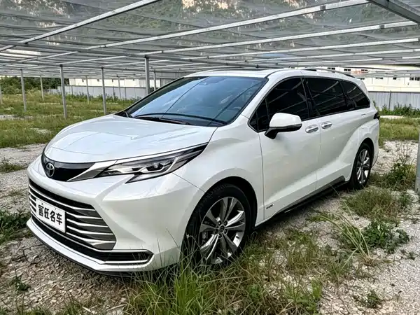 Toyota Sienna 2024
