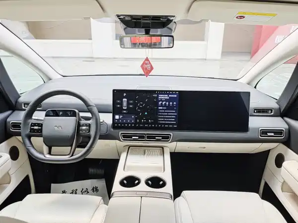 Li Auto MEGA 2025