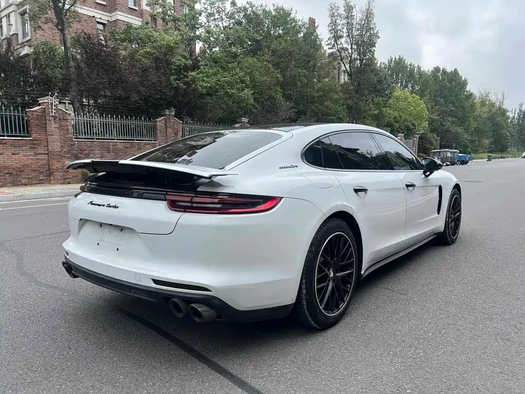 Porsche Panamera 2019 — фото 8