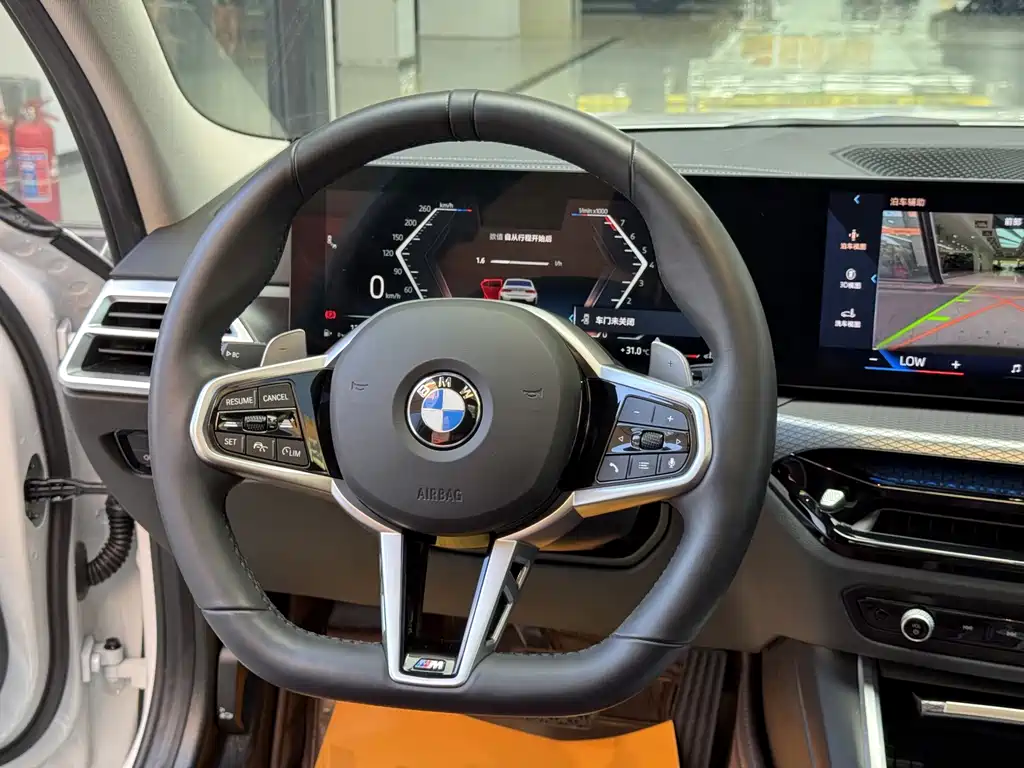 BMW 3 Series 2025 — фото 14