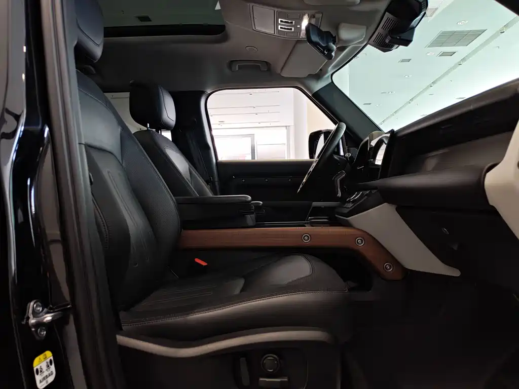 Land Rover Defender 2022 — фото 20