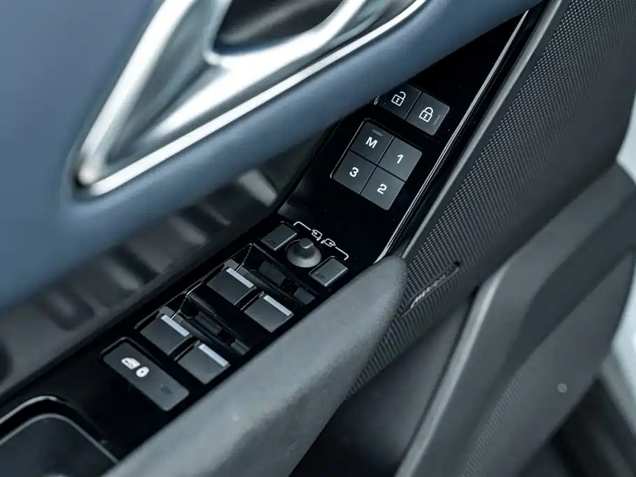 Land Rover Velar 2024 — фото 13