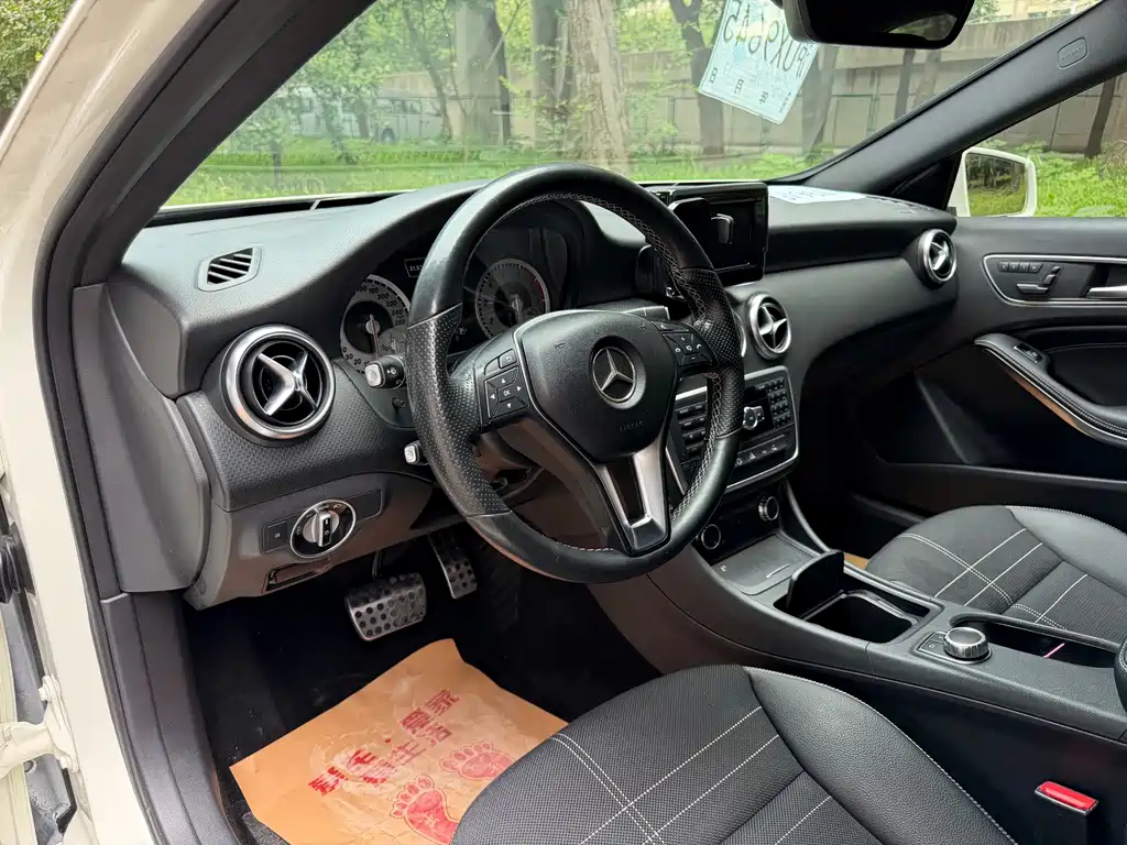 Mercedes-Benz A-Class 2015 — фото 9