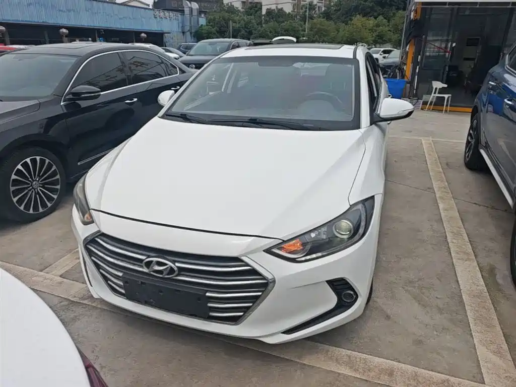Hyundai Elantra 2018 — фото 3