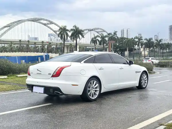 Jaguar XJ 2016