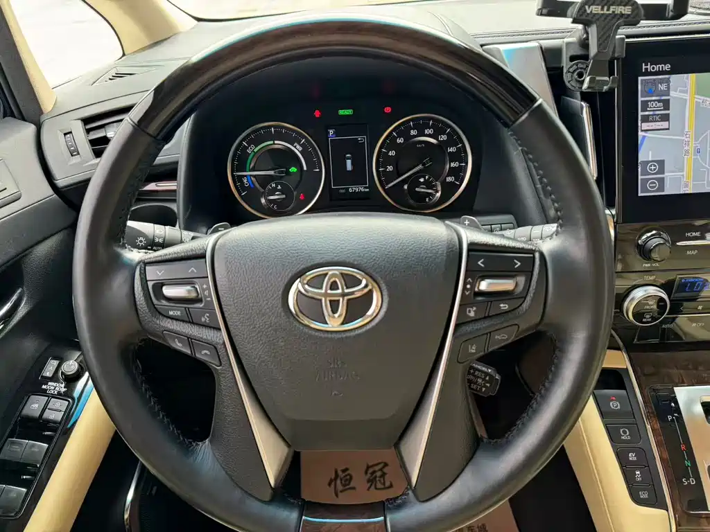 Toyota Alphard 2022 — фото 15