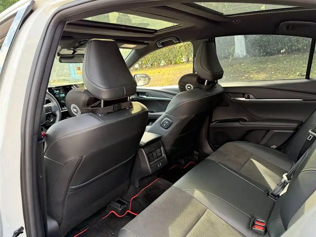 Toyota Camry 2025 — фото 9