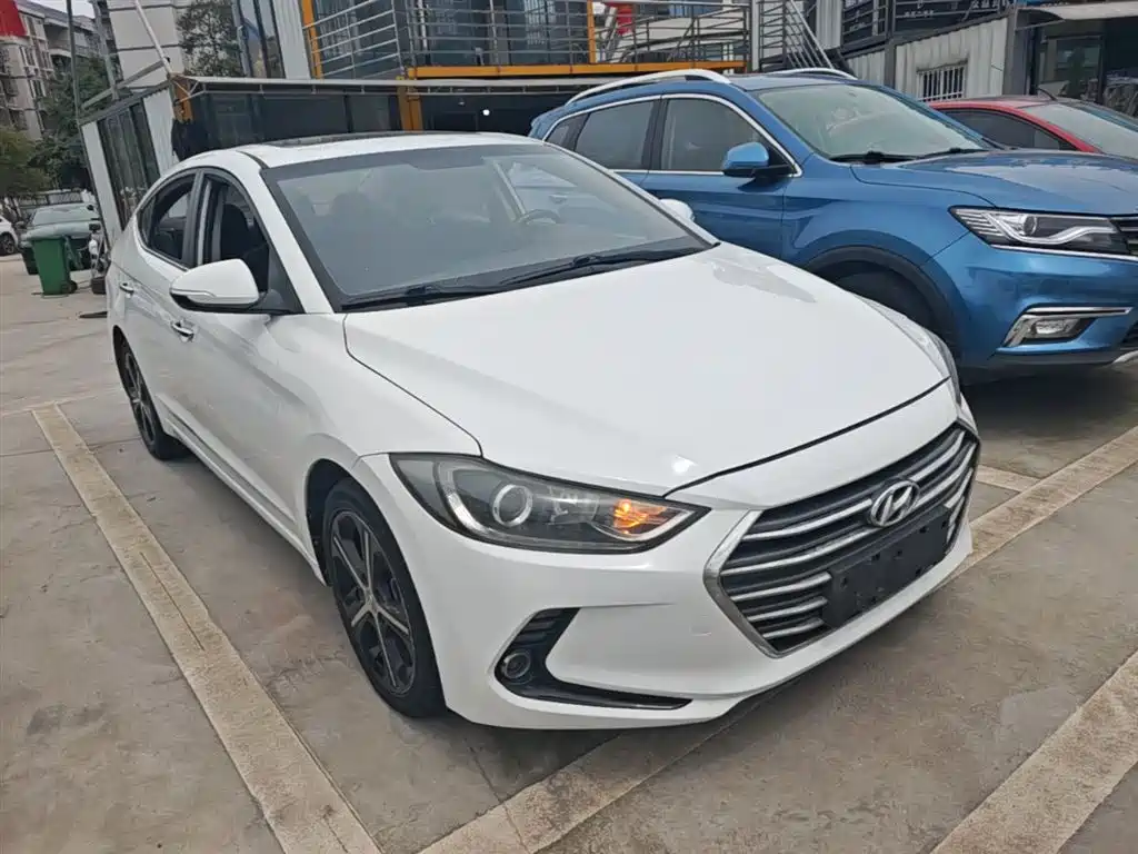 Hyundai Elantra 2018 — фото 4