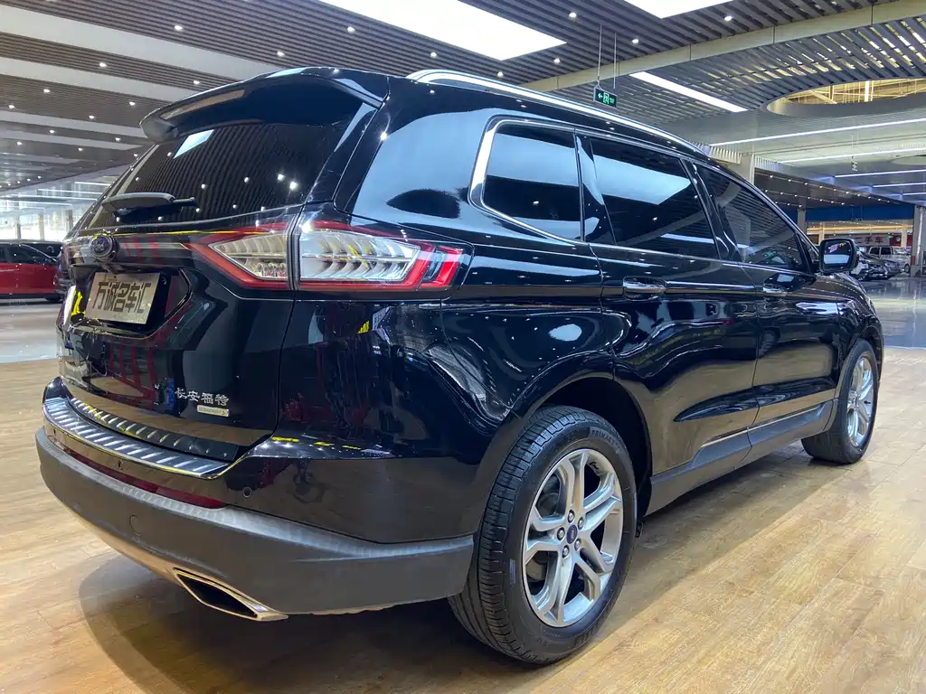 Ford Edge 2019 — фото 30