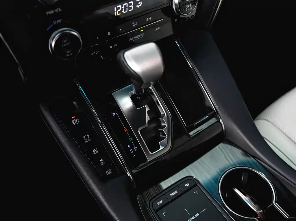 Lexus LM 2021 — фото 10